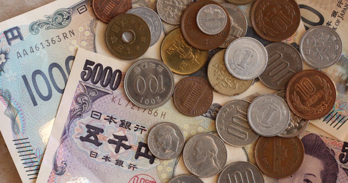 日本円と外国硬貨が混ざったお金